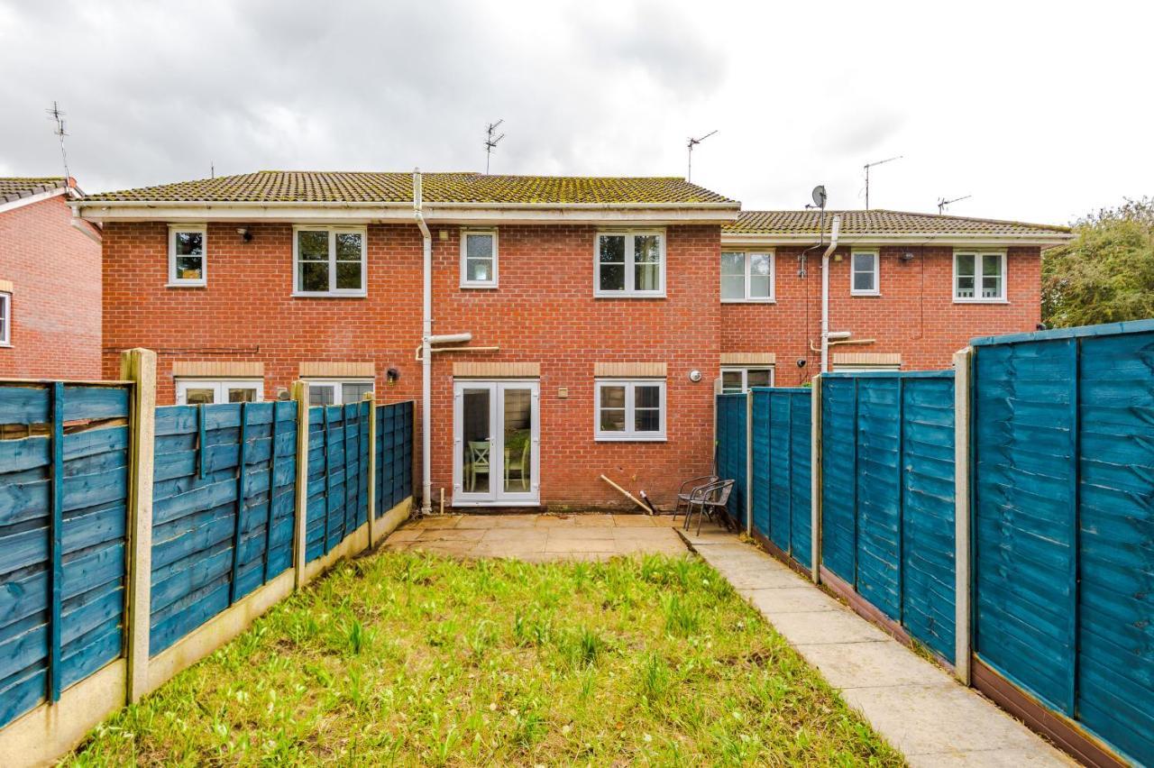Manchester Comfortable 3 Bedroom House, Free Parking, Wifi & Disneyplus Worsley Exteriör bild